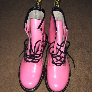 Nikki Minaj doc martens pink